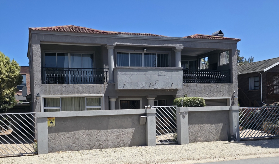 4 Bedroom Property for Sale in Wavecrest Eastern Cape